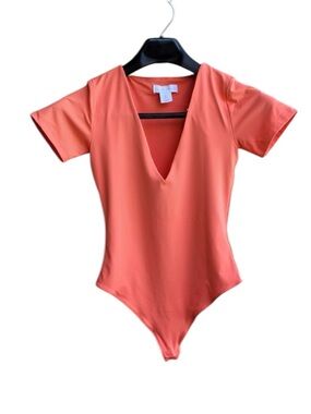 Coral V-Neck Bodysuit | House of Harlow 1960 Ladies Small Short Sleeves